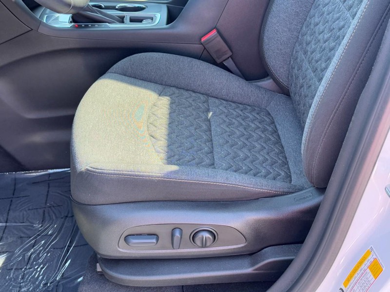 Chevrolet Equinox Vehicle Image 23