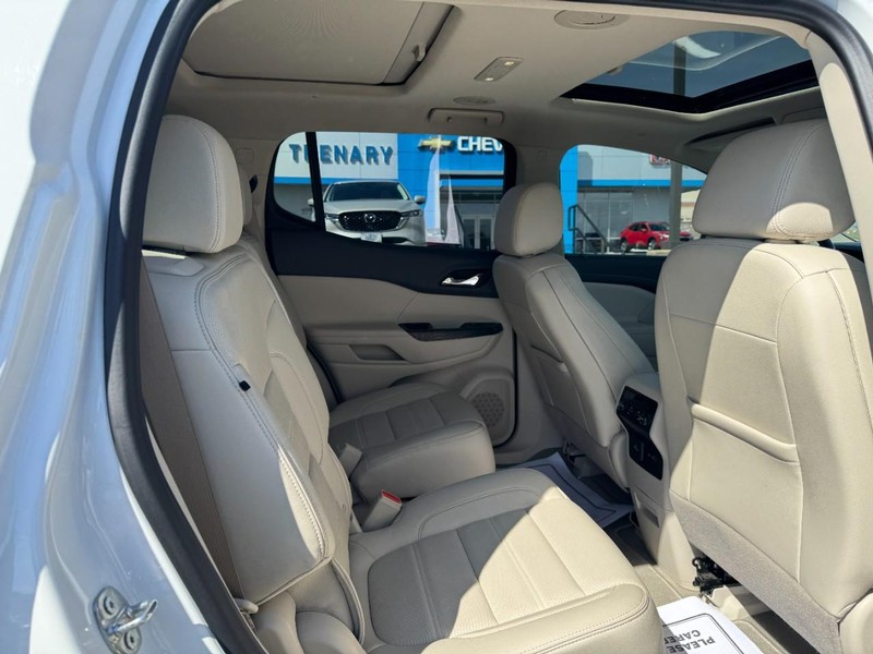 GMC Acadia Vehicle Image 10