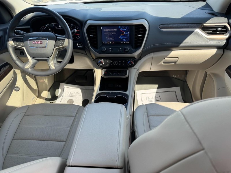 GMC Acadia Vehicle Image 11