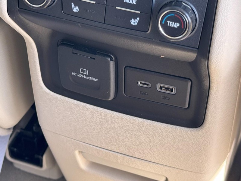 GMC Acadia Vehicle Image 14