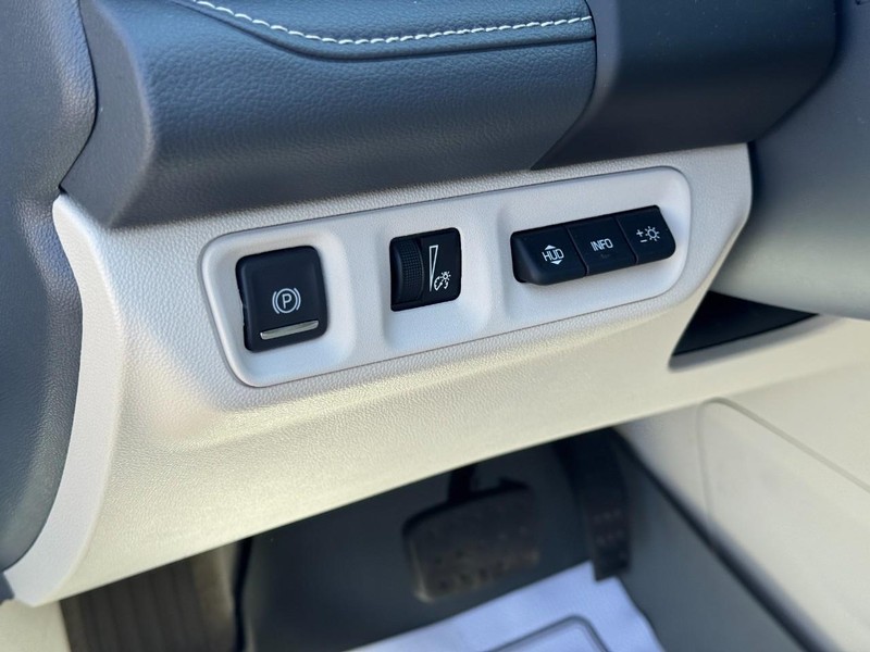 GMC Acadia Vehicle Image 15