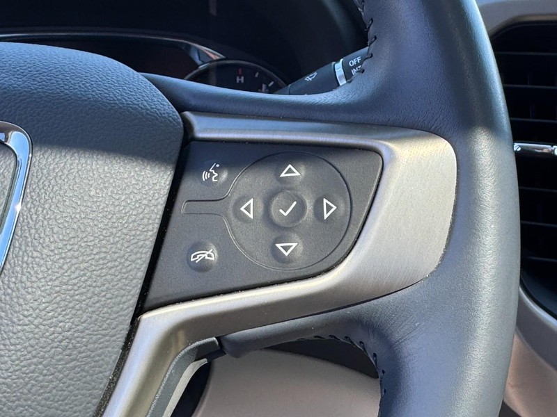 GMC Acadia Vehicle Image 17