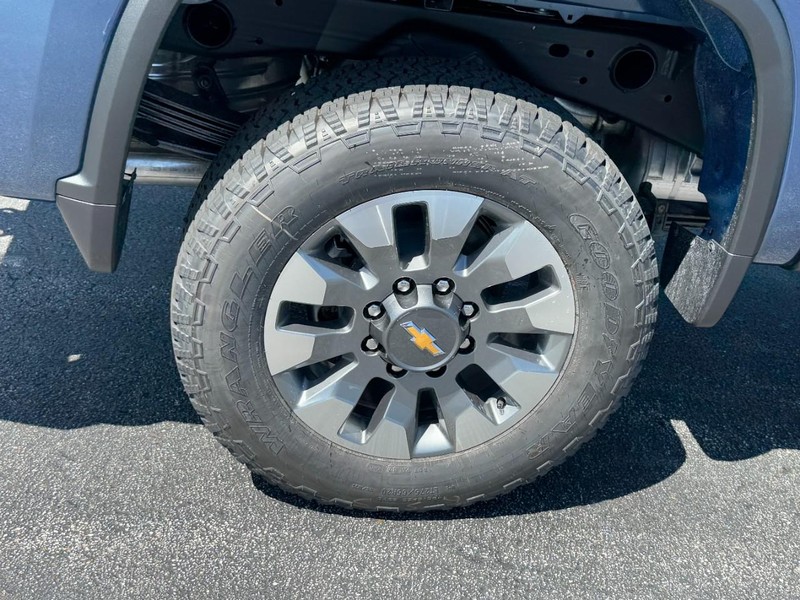 Chevrolet Silverado 2500HD Vehicle Image 05