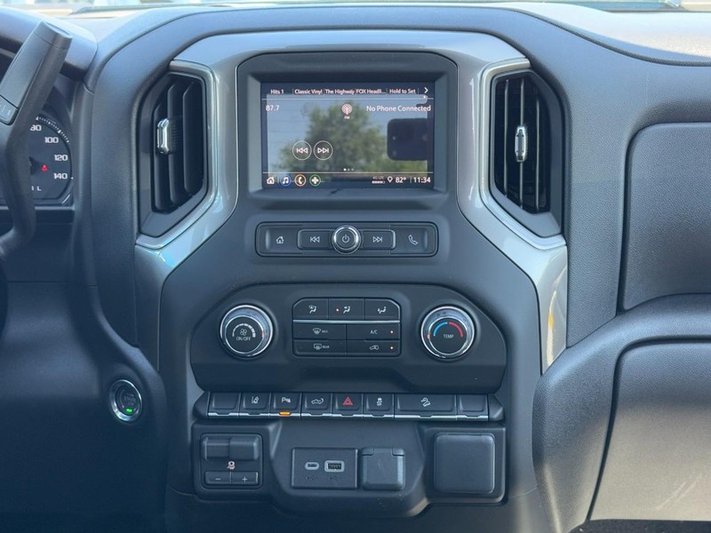 Chevrolet Silverado 2500HD Vehicle Image 09