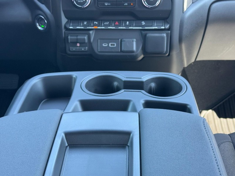 Chevrolet Silverado 2500HD Vehicle Image 10