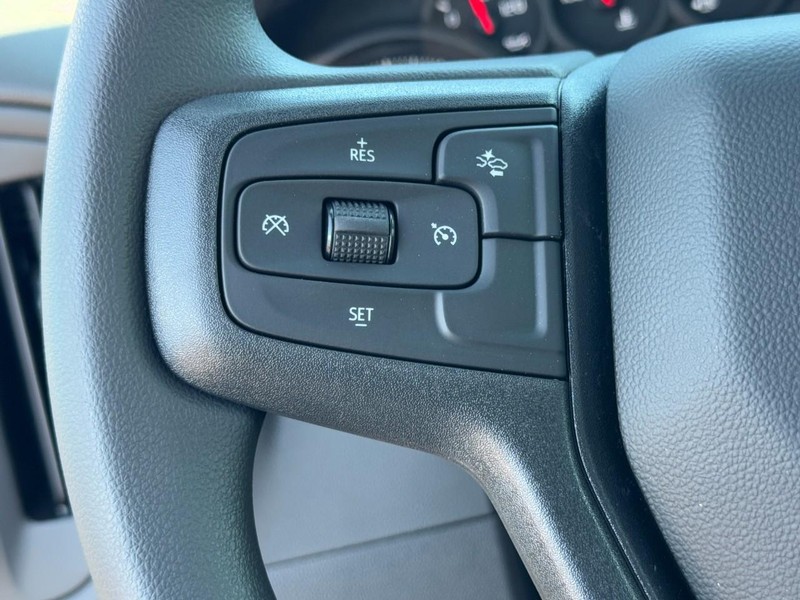 Chevrolet Silverado 2500HD Vehicle Image 11