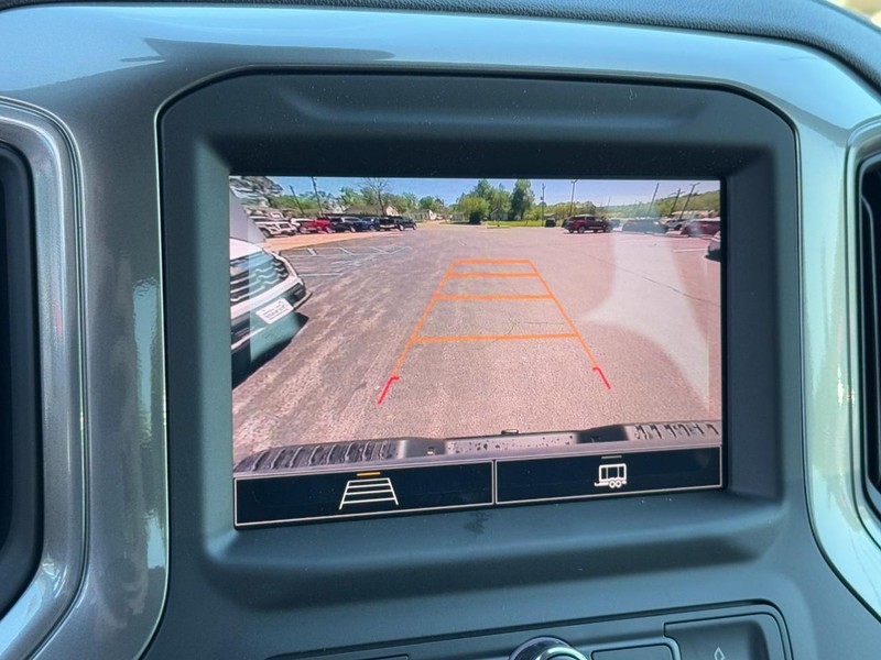 Chevrolet Silverado 2500HD Vehicle Image 13