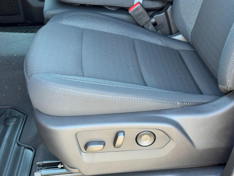 Chevrolet Silverado 2500HD Vehicle Image 14