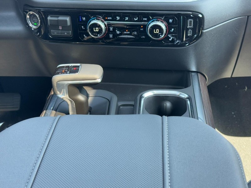 GMC Sierra 1500 Vehicle Image 11