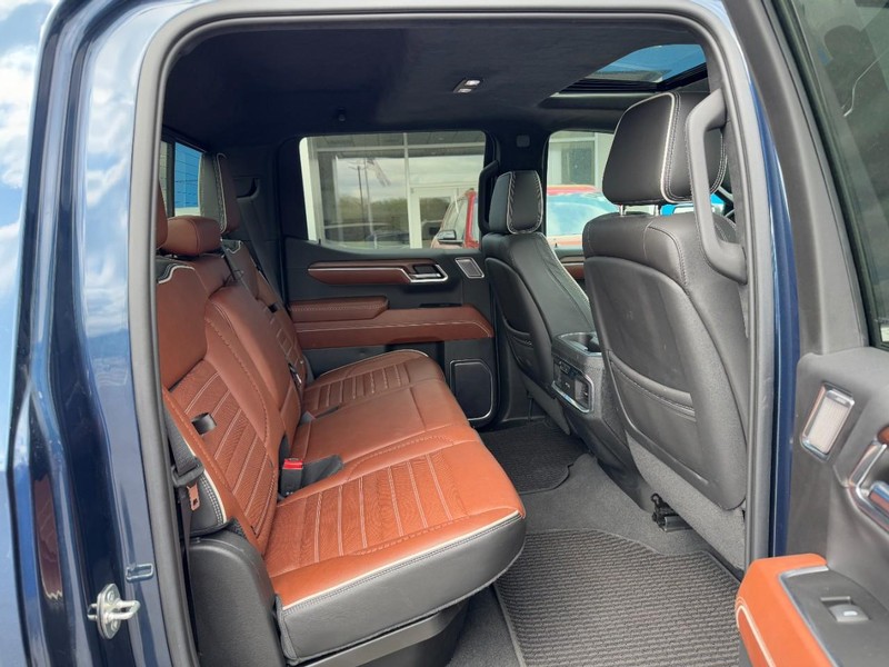 GMC Sierra 1500 Vehicle Full-screen Gallery Image 12