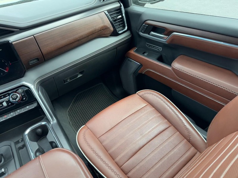 GMC Sierra 1500 Vehicle Full-screen Gallery Image 17