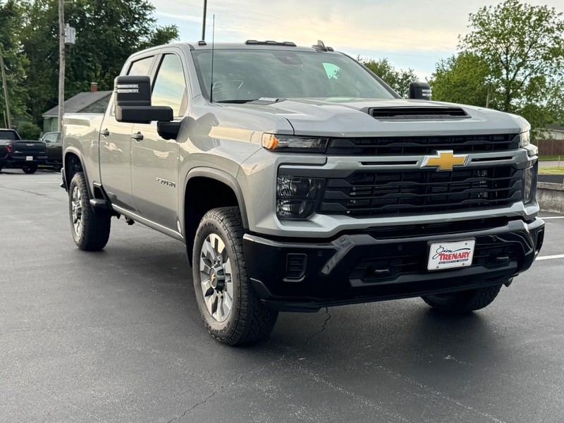 Chevrolet Silverado 2500HD Vehicle Image 02