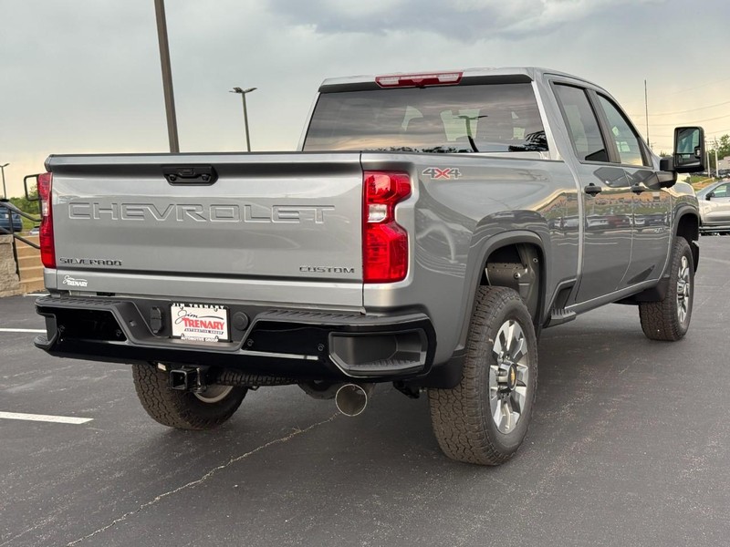 Chevrolet Silverado 2500HD Vehicle Image 04