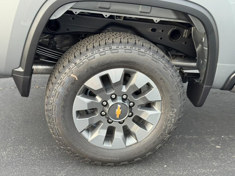 Chevrolet Silverado 2500HD Vehicle Image 05