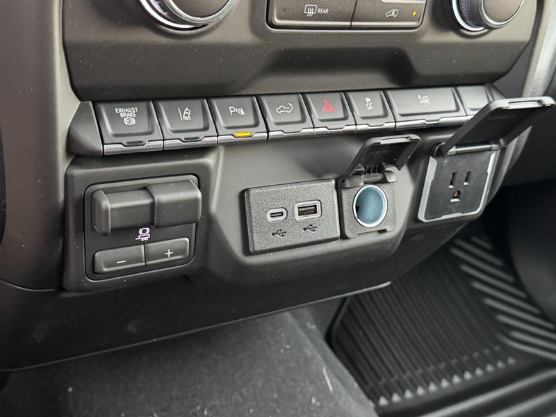 Chevrolet Silverado 2500HD Vehicle Image 12