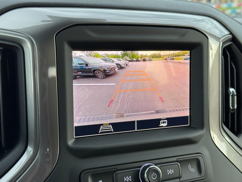 Chevrolet Silverado 2500HD Vehicle Image 13