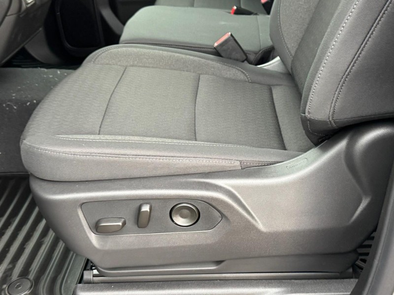 Chevrolet Silverado 2500HD Vehicle Image 14
