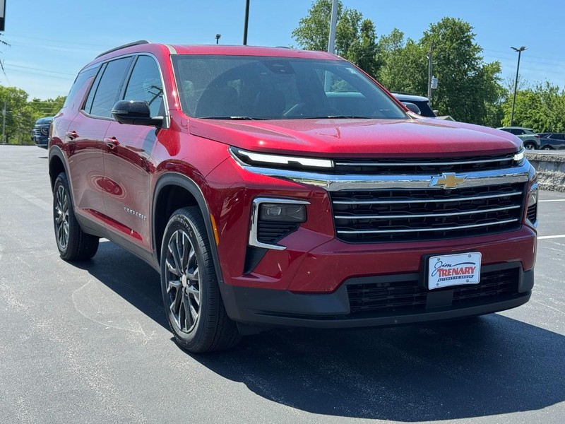 Chevrolet Traverse Vehicle Image 02