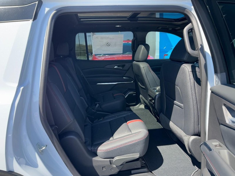 Chevrolet Traverse Vehicle Image 06