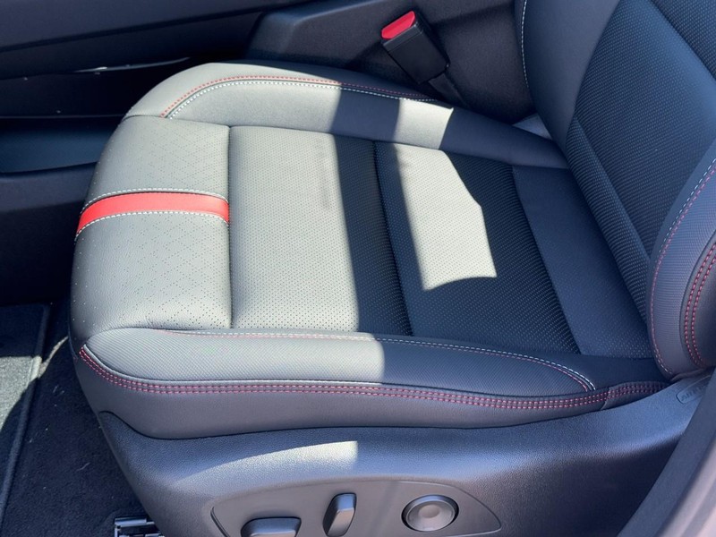 Chevrolet Traverse Vehicle Image 18