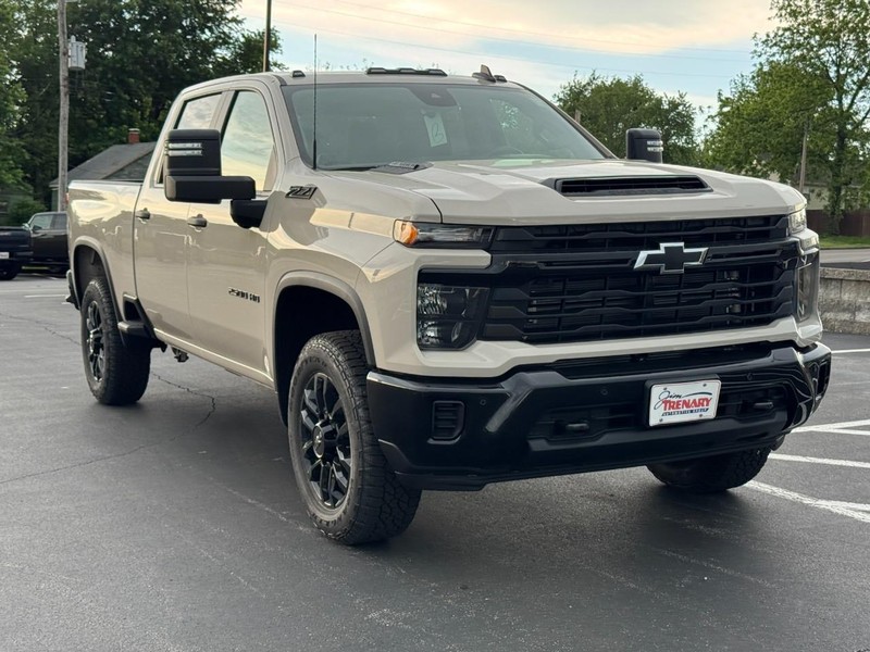 Chevrolet Silverado 2500HD Vehicle Image 02