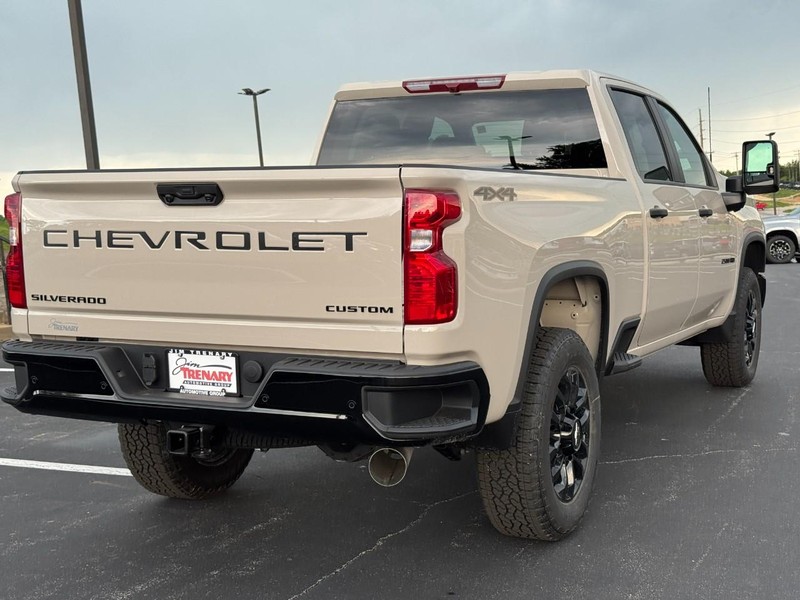 Chevrolet Silverado 2500HD Vehicle Image 04