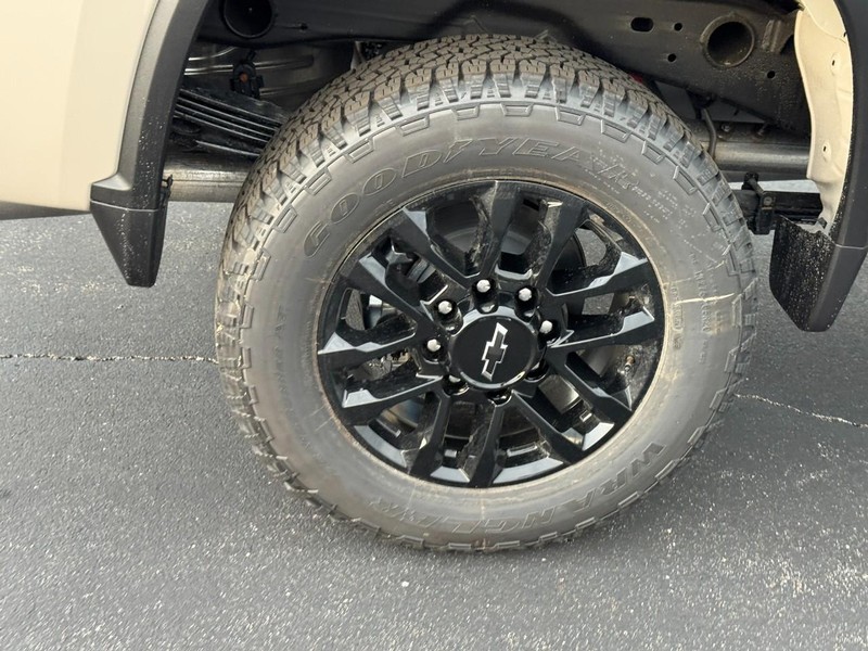 Chevrolet Silverado 2500HD Vehicle Image 05