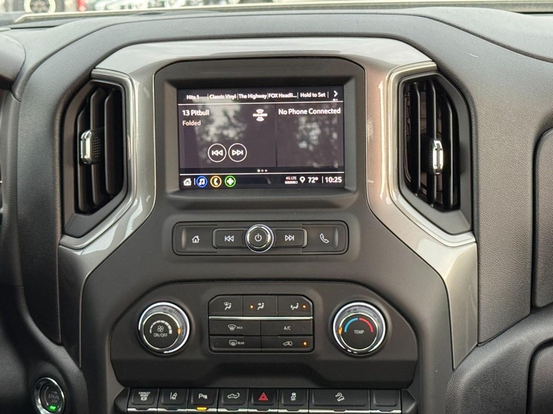 Chevrolet Silverado 2500HD Vehicle Image 09