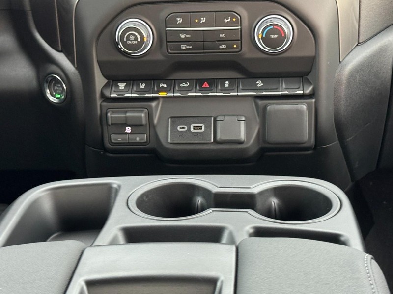 Chevrolet Silverado 2500HD Vehicle Image 10