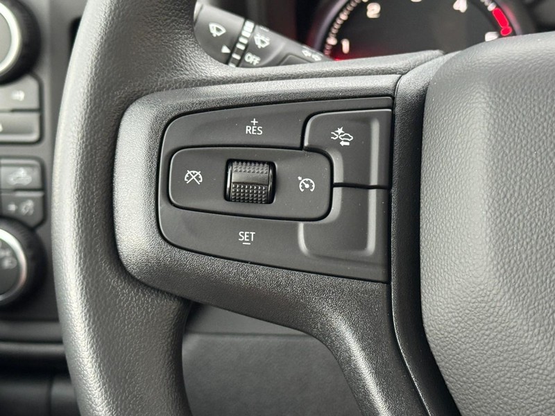 Chevrolet Silverado 2500HD Vehicle Image 11
