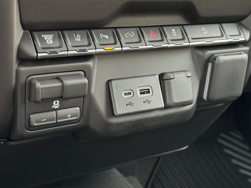 Chevrolet Silverado 2500HD Vehicle Image 12