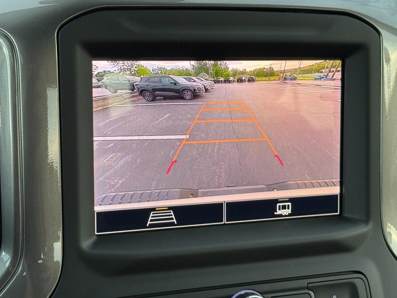 Chevrolet Silverado 2500HD Vehicle Image 13