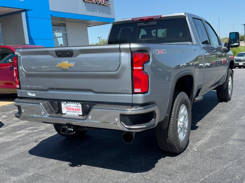 Chevrolet Silverado 2500HD Vehicle Image 04