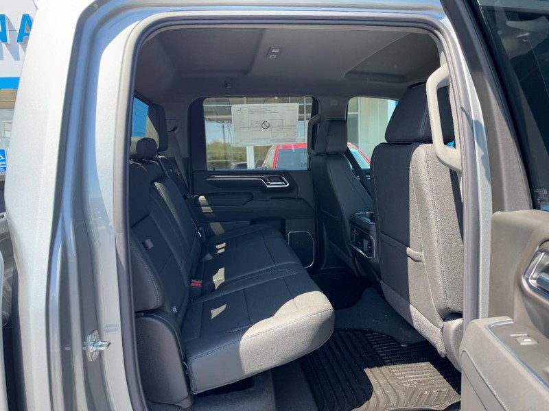 Chevrolet Silverado 2500HD Vehicle Image 06