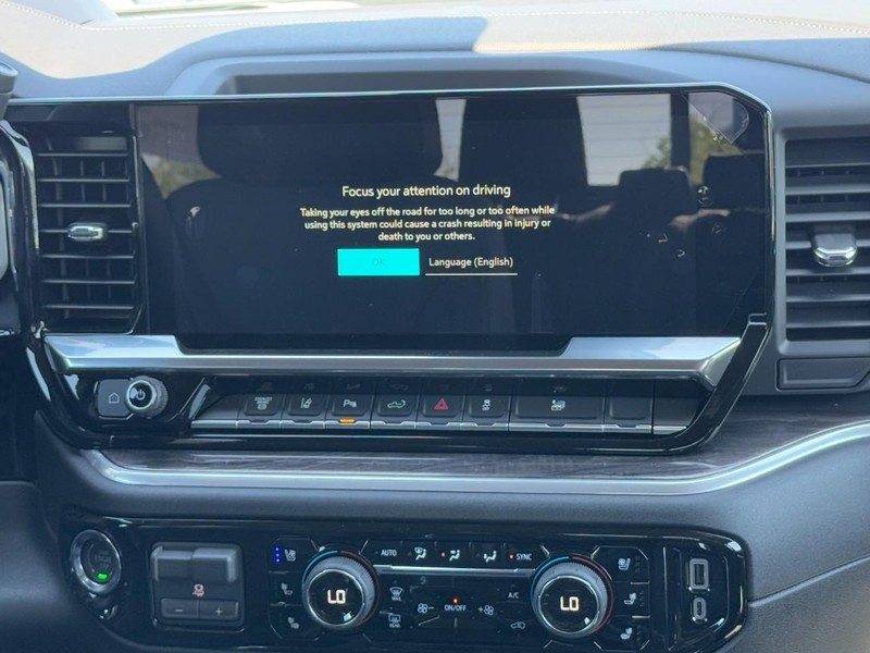 Chevrolet Silverado 2500HD Vehicle Image 09