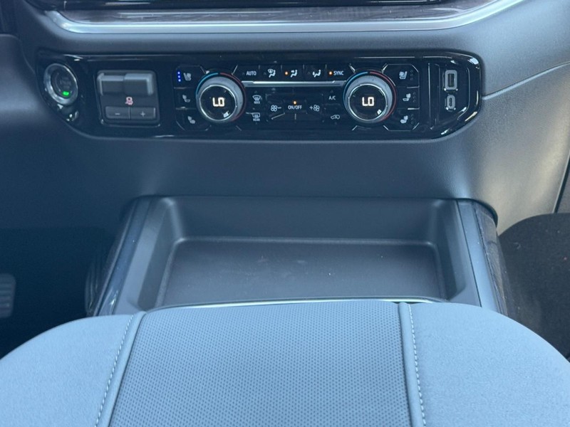 Chevrolet Silverado 2500HD Vehicle Image 10