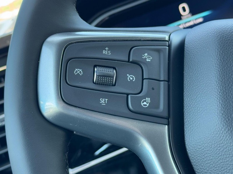 Chevrolet Silverado 2500HD Vehicle Image 12