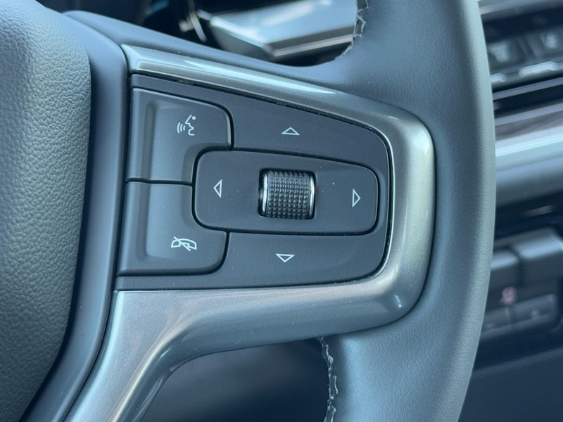 Chevrolet Silverado 2500HD Vehicle Image 13