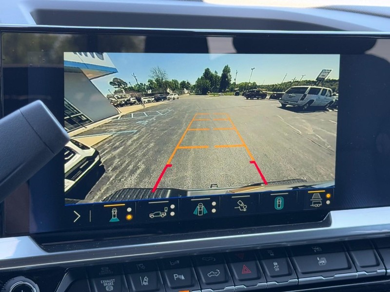 Chevrolet Silverado 2500HD Vehicle Image 15