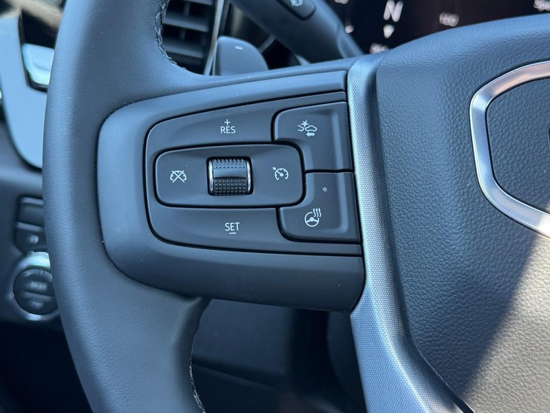 GMC Sierra 1500 Vehicle Image 12