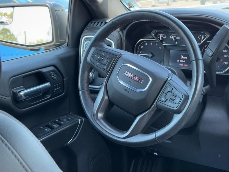 GMC Sierra 1500 Vehicle Full-screen Gallery Image 11