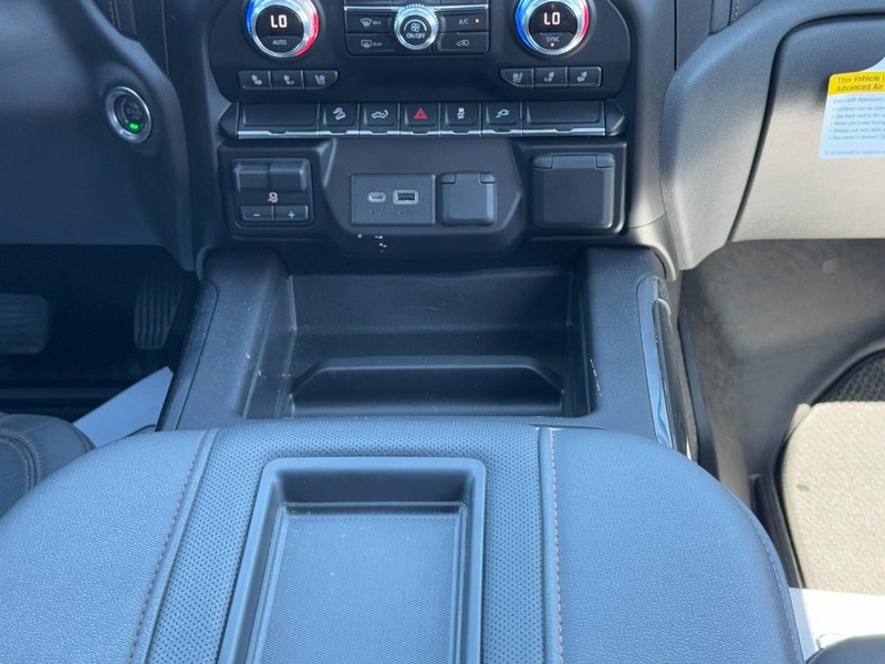 GMC Sierra 1500 Vehicle Full-screen Gallery Image 13
