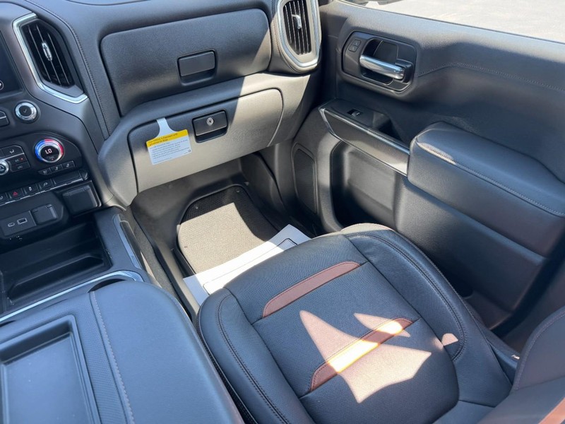 GMC Sierra 1500 Vehicle Full-screen Gallery Image 14