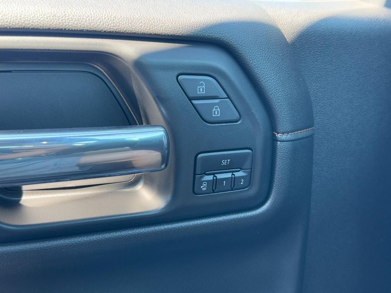 GMC Sierra 1500 Vehicle Full-screen Gallery Image 15