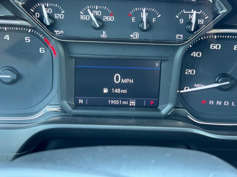 GMC Sierra 1500 Vehicle Full-screen Gallery Image 18