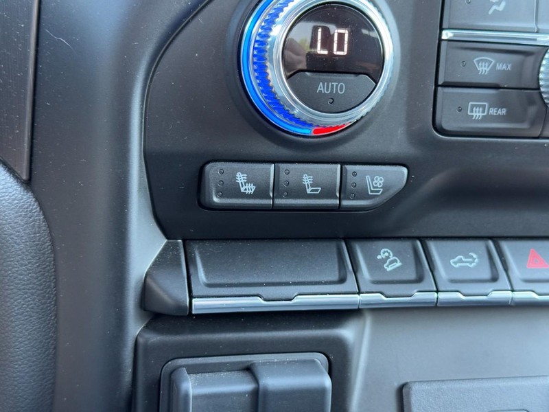 GMC Sierra 1500 Vehicle Full-screen Gallery Image 19