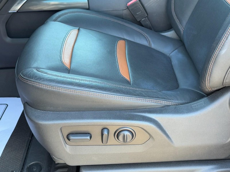 GMC Sierra 1500 Vehicle Full-screen Gallery Image 22