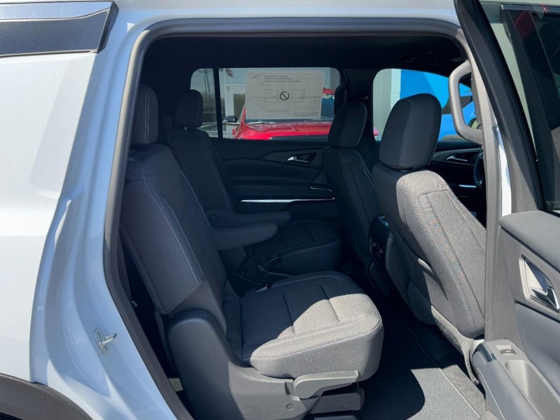 Chevrolet Traverse Vehicle Image 06