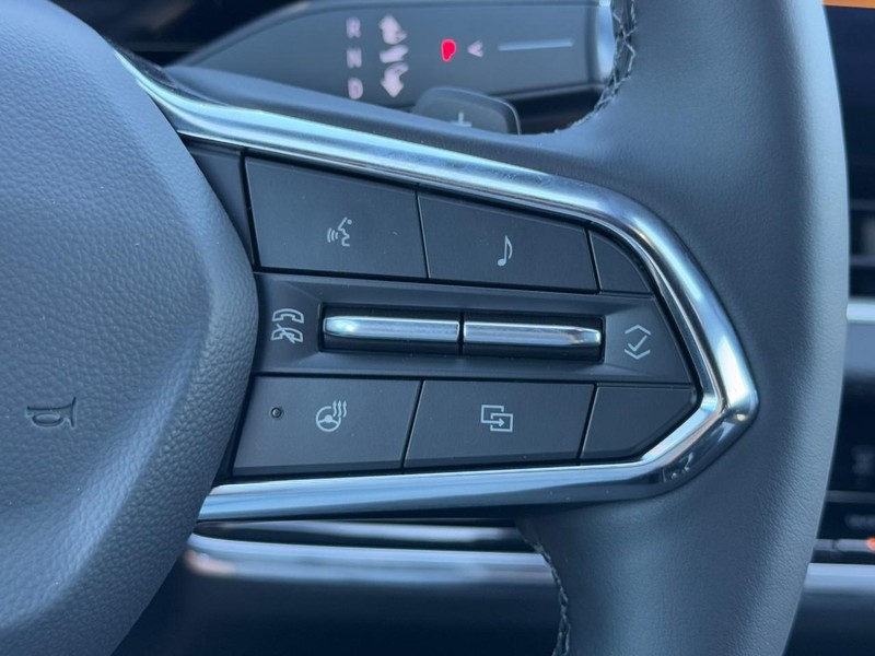 Chevrolet Equinox Vehicle Image 12