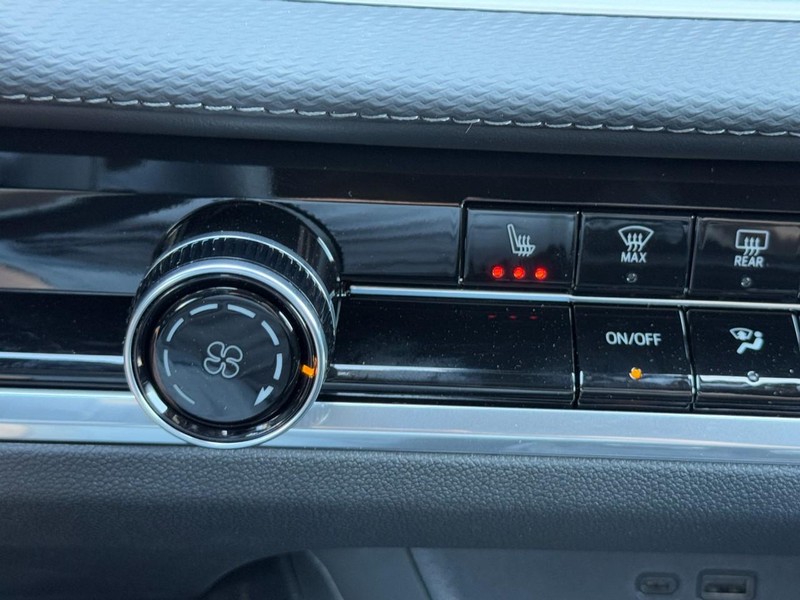 Chevrolet Equinox Vehicle Image 13